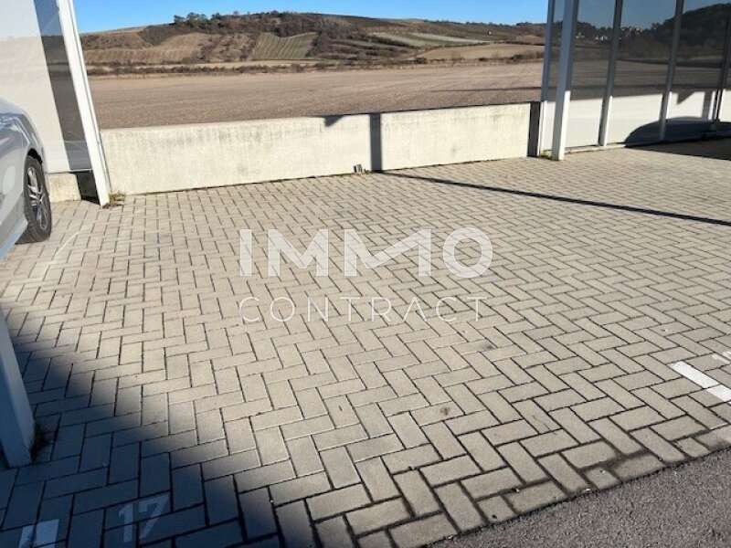 Gewerbeimmobilie Schleinbach: Parkplatz 17. Parkplatz 17.