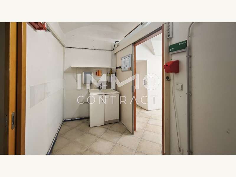 Abgetrennter Bereich mit Zugang zum WC