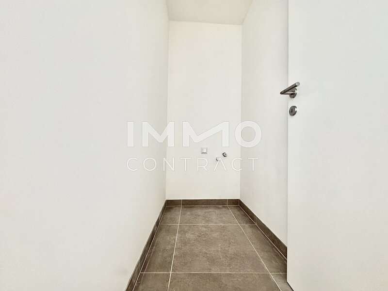 Abstellraum mit Waschmaschinenanschluss