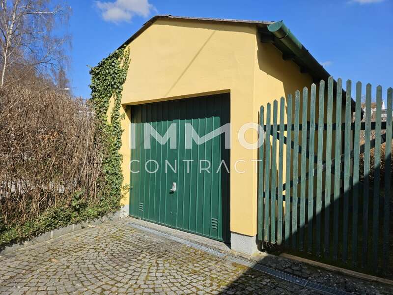 Villa Zwettl-Niederösterreich: Garage 2 für einen PKW Garage 2 für einen PKW