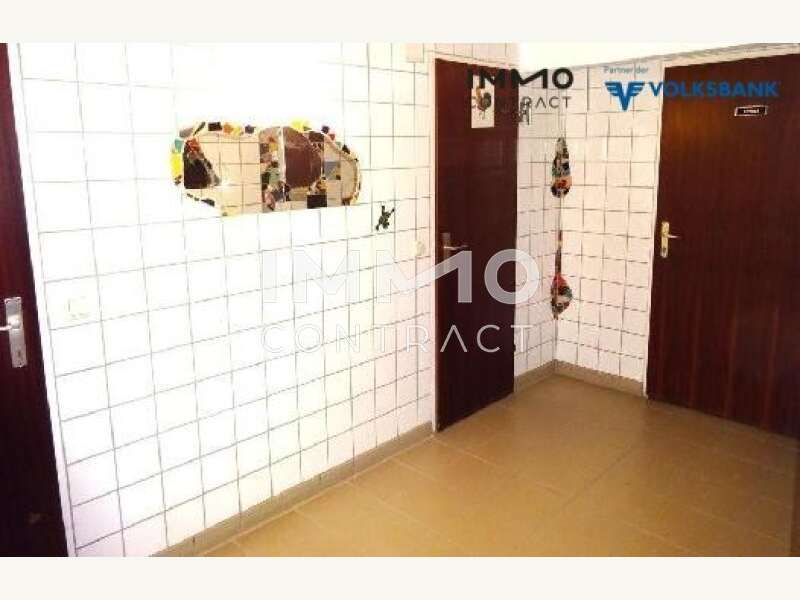 Haus Hannersdorf: Zutritt zu den Gasttoiletten im Keller Zutritt zu den Gasttoiletten im Keller