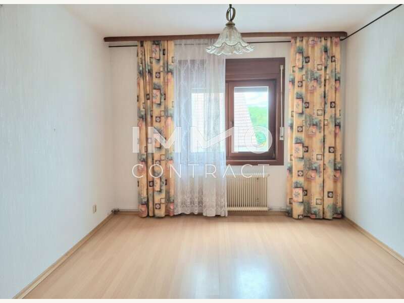 Zimmer 4, OG