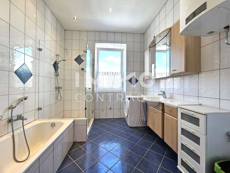Haus Groß-Siegharts: Wohnung im OG - Bad Wohnung im OG - Bad