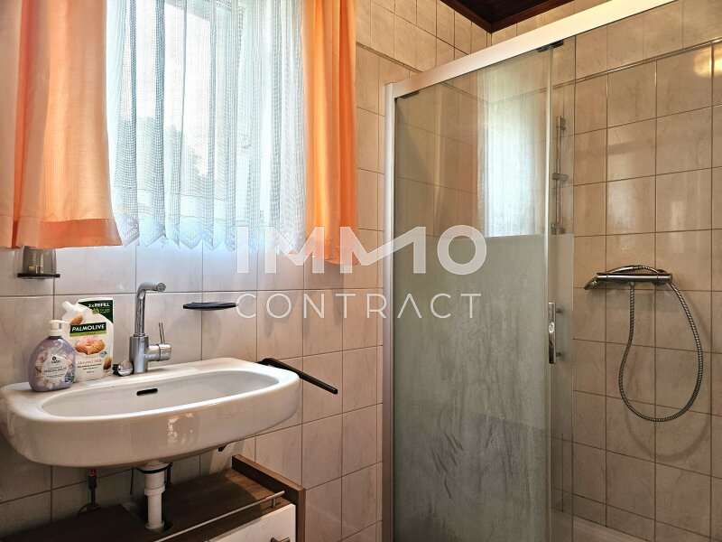 Haus Heidenreichstein: OG Bad mit Dusche OG Bad mit Dusche