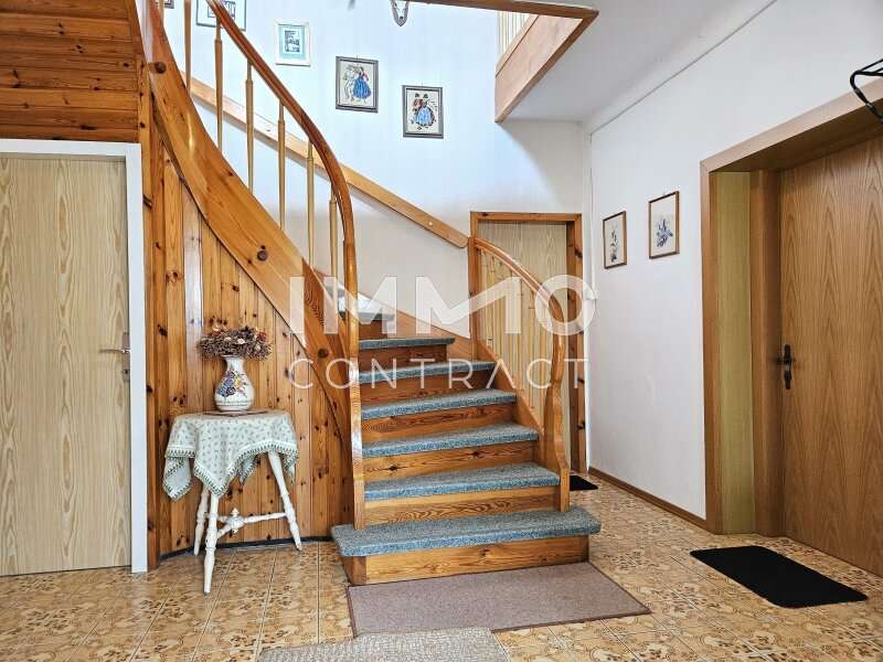 Haus Heidenreichstein: EG Flur mit Stiege ins OG EG Flur mit Stiege ins OG