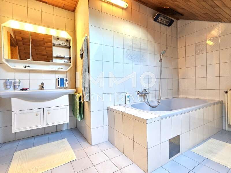 Haus Eggern: OG Badezimmer Foto 1 OG Badezimmer Foto 1