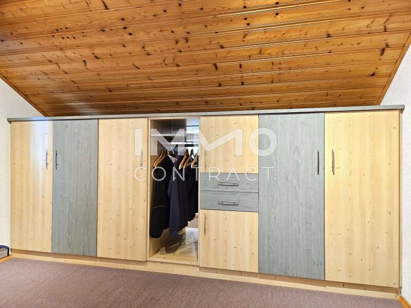 Haus Eggern: OG Flur mit Stauraum in der Dachschräge OG Flur mit Stauraum in der Dachschräge