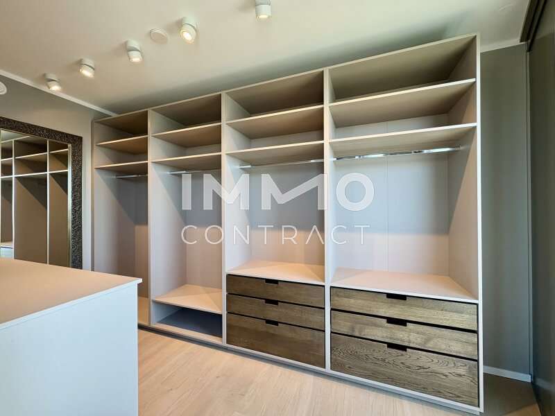 Schrankraum ensuite des Master-Bedrooms
