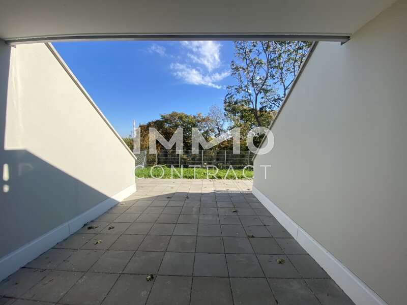 Terrasse auf Gartenebene