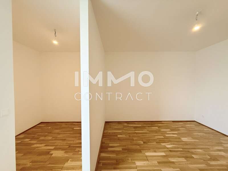 Schlafzimmer mit abgetrennter Garderobe