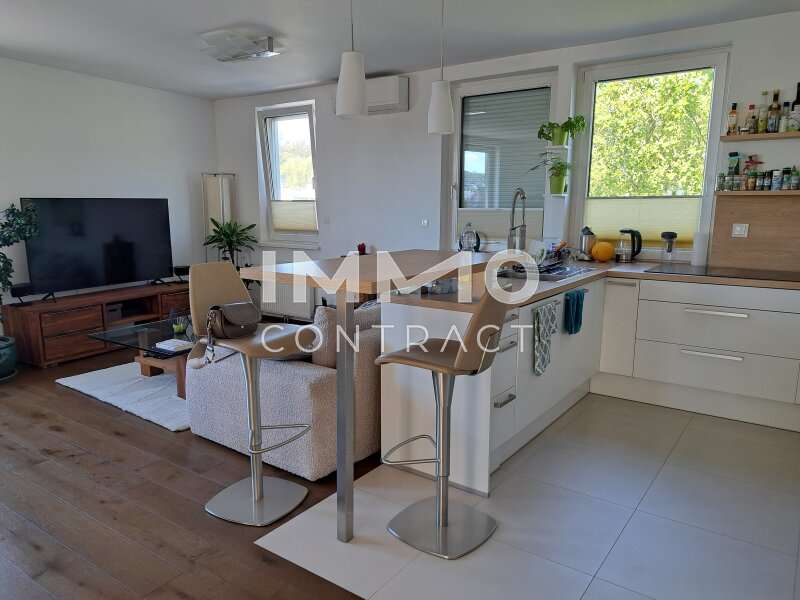 Küchenbereich mit Frühstücksbar