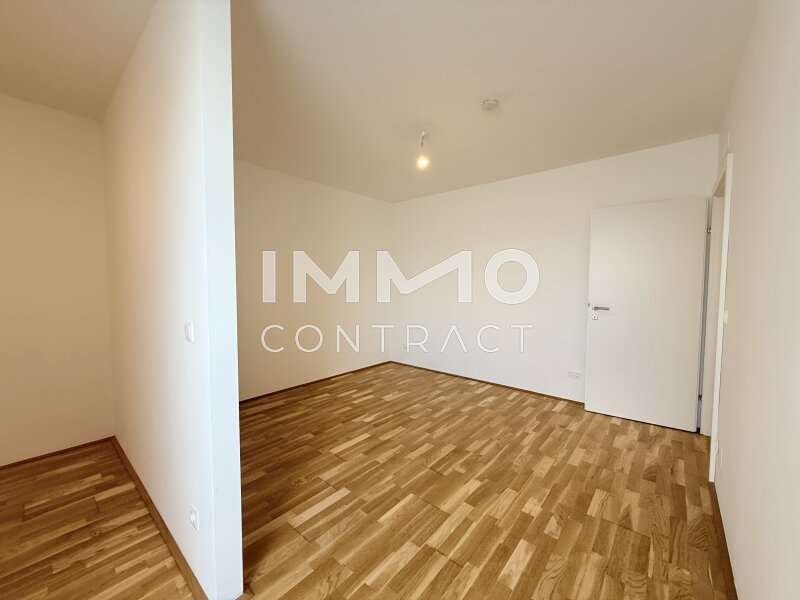 Schlafzimmer mit abgetrennter Garderobe