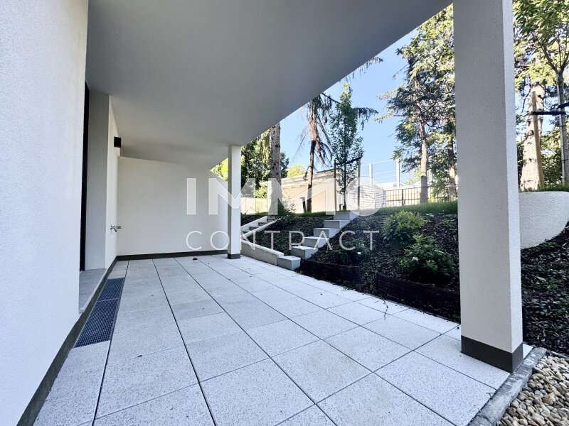 Terrasse mit Eigengarten