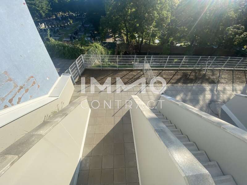 Auch von ihrem außen geht es zur großen Terrasse und Garten