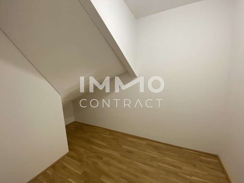 Abstellraum auf beiden Ebenen