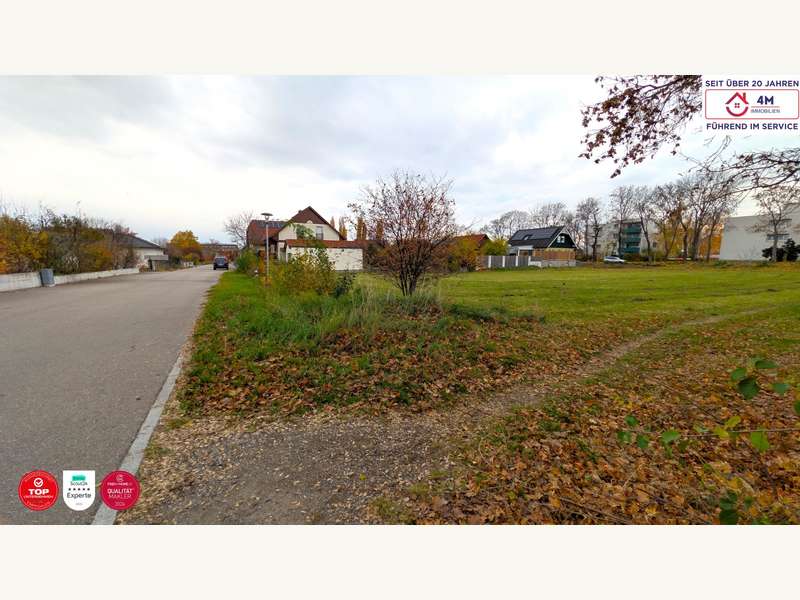 Grundstück vorne rechts