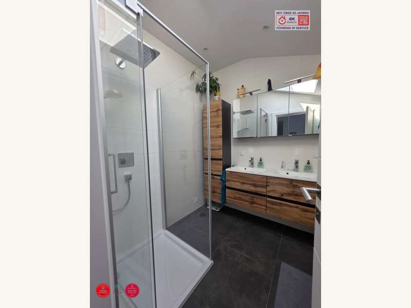 Einfamilienhaus Königstetten: Badezimmer 1 Badezimmer 1