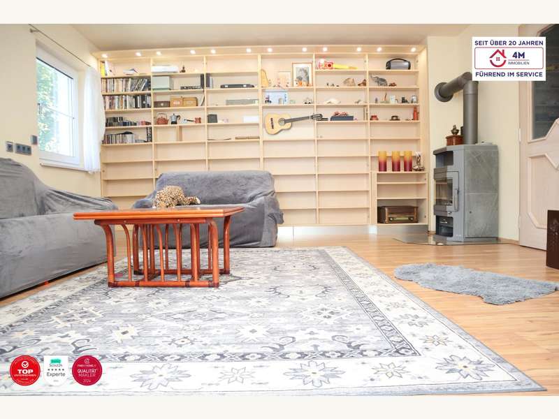 Wohnzimmer mit Kamin
