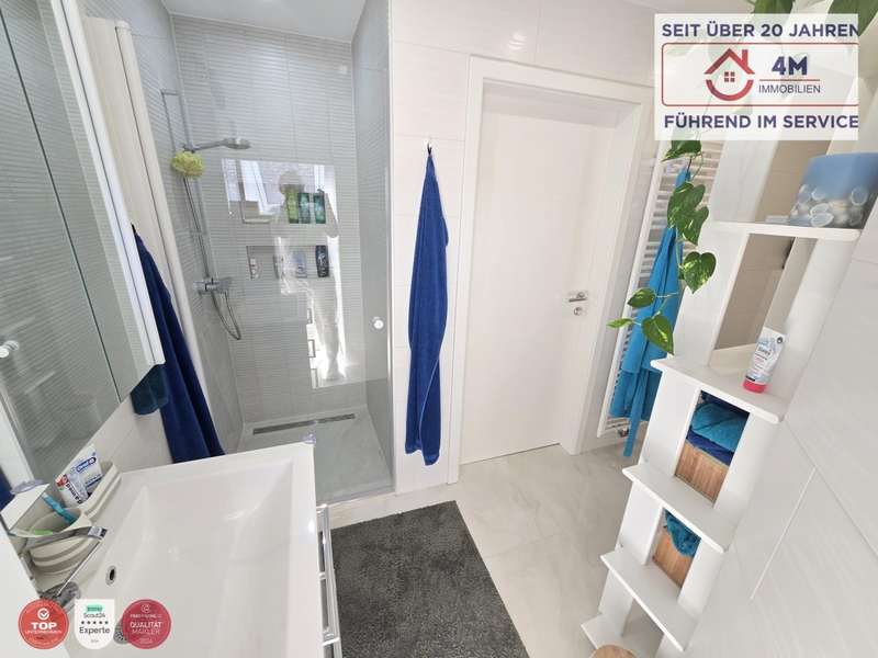 Einfamilienhaus Oeynhausen: Bad mit Dusche Bad mit Dusche