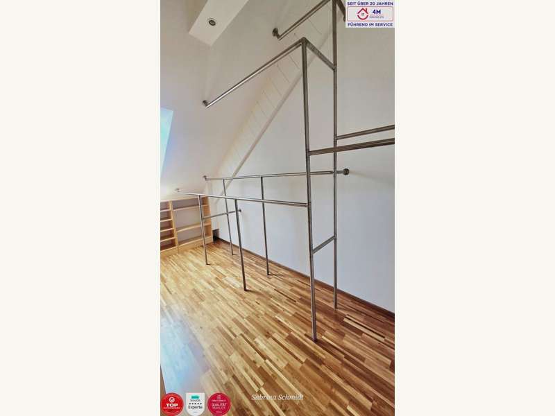 Begehbare Garderobe zu Zimmer 3