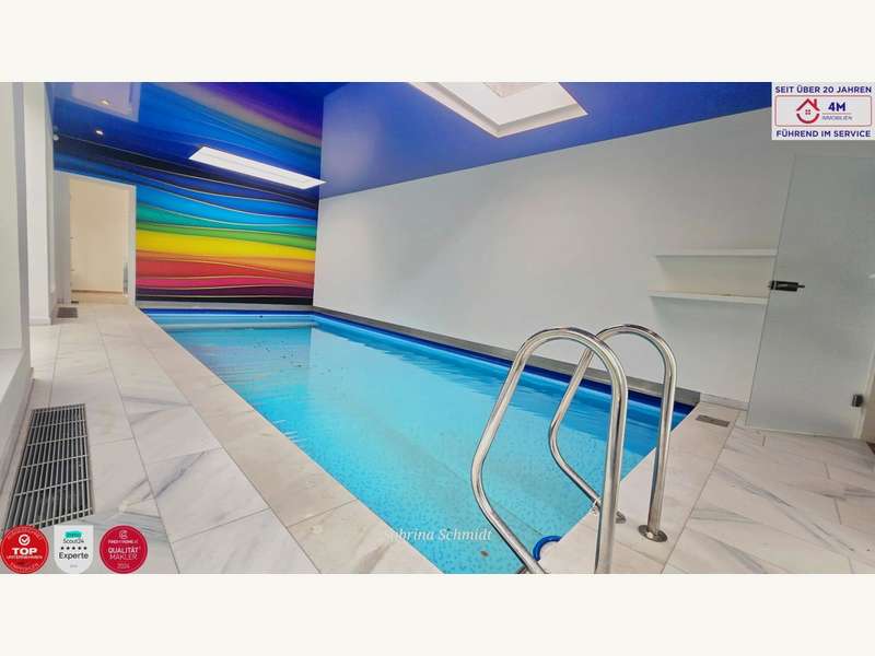 Indoor Pool mit Gegenstromanlage