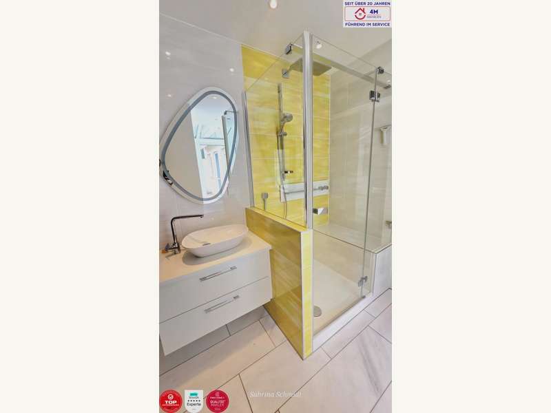 Kleines Bad mit Dusche EG