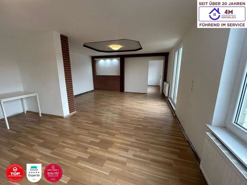 Mehrfamilienhaus Gänserndorf: Wohnzimmer Wohnzimmer