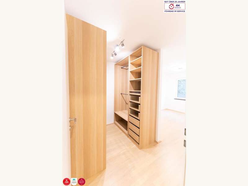 Mietwohnung Wien: Begehbarer Kleiderschrank Begehbarer Kleiderschrank