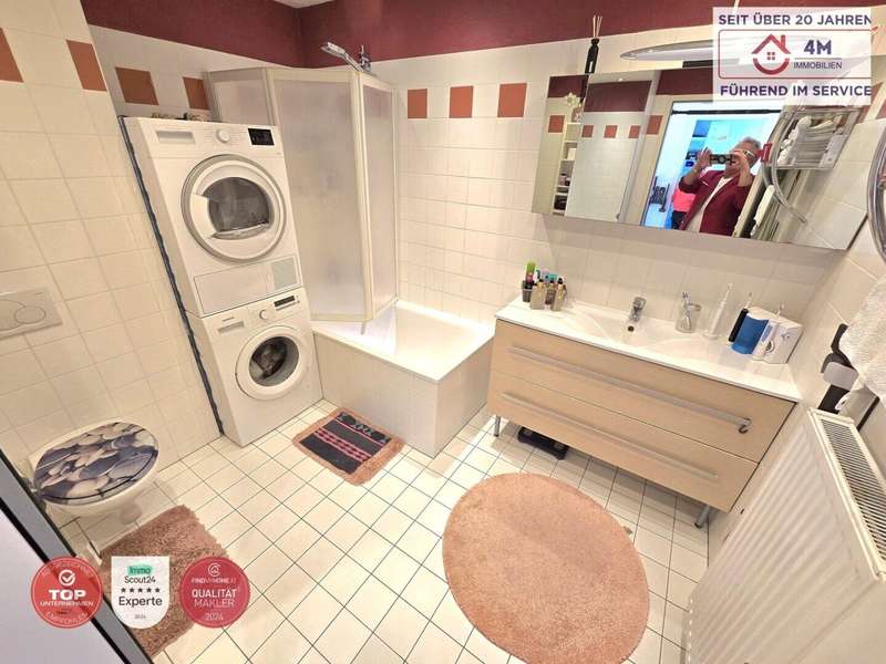 Maisonette Wien: Bad mit Wanne und WC Bad mit Wanne und WC