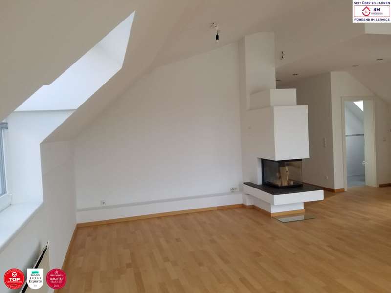 Wohnzimmer mit Kaminheizung