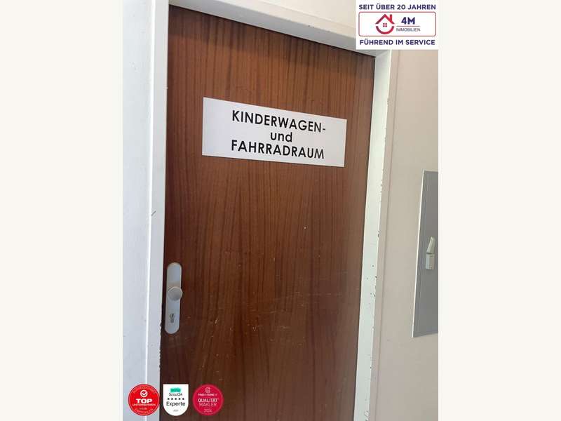 Kinderwagen- und Fahrradraum