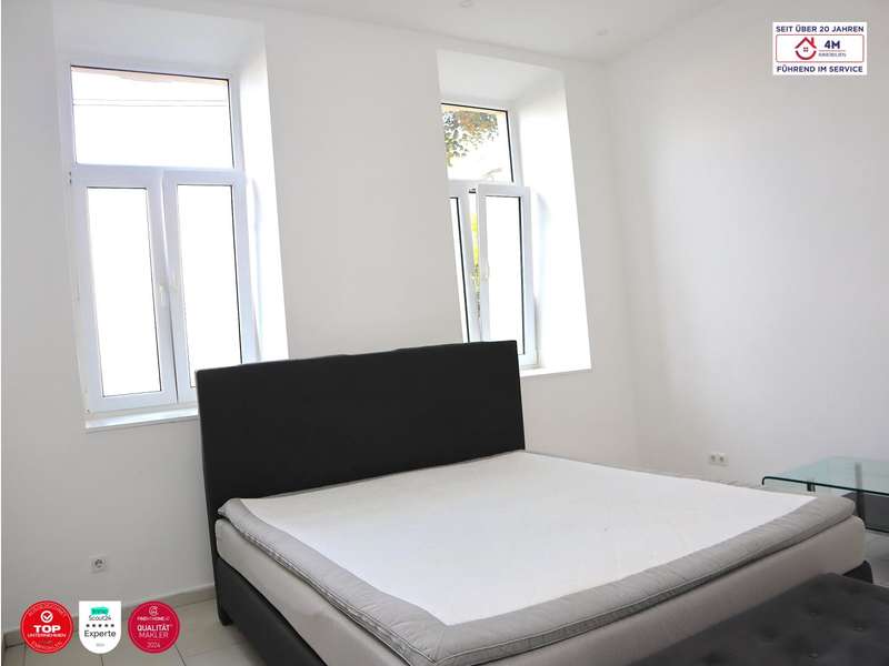 Blick von der Eingangstür Richtung Fenster