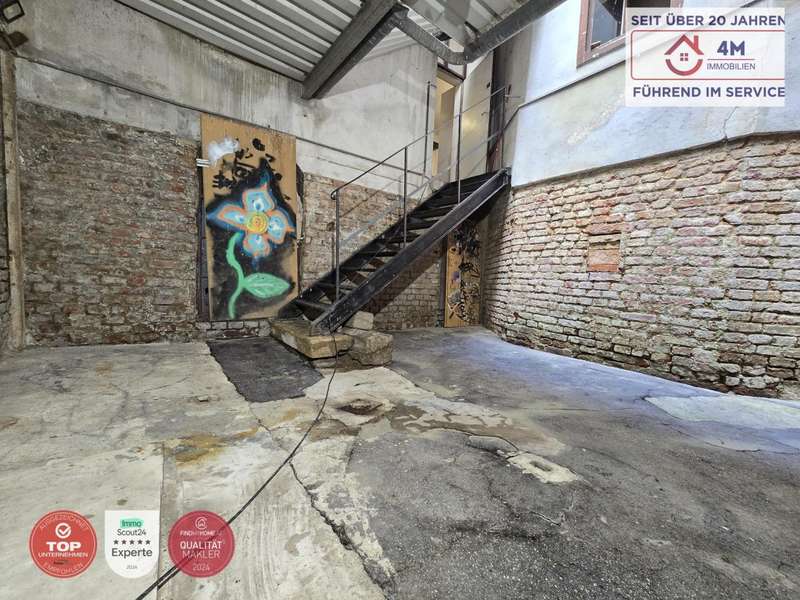 Terrassenwohnung Wien: Privater Hof mit Potenzial für Terrasse oder Stadt Privater Hof mit Potenzial für Terrasse oder Stadt