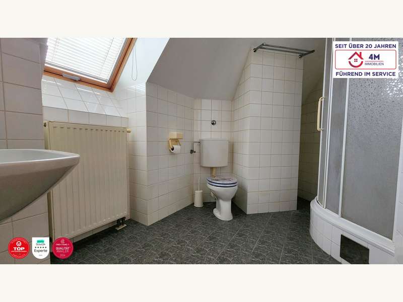 Bad mit Dusche und WC oben