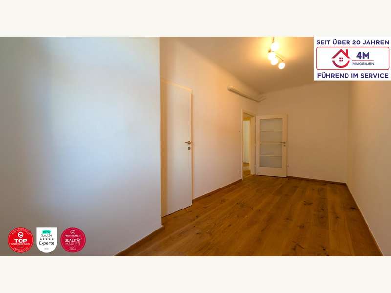 Schlafzimmer 2 mit Schrankraum