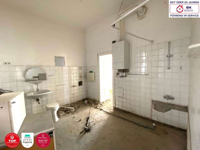 Eigentumswohnung Wien: Badezimmer (Aktueller Zustand) Badezimmer (Aktueller Zustand)