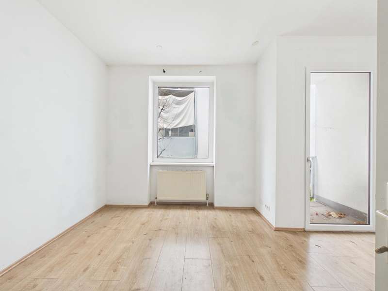 CAM04191G0-PR0079-STILL004