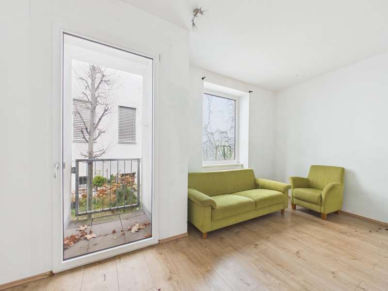 CAM04191G0-PR0079-STILL006