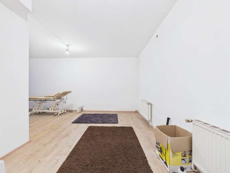 CAM04191G0-PR0079-STILL012