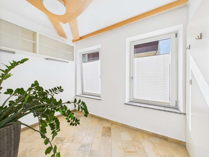 CAM04191G0-PR0042-STILL003