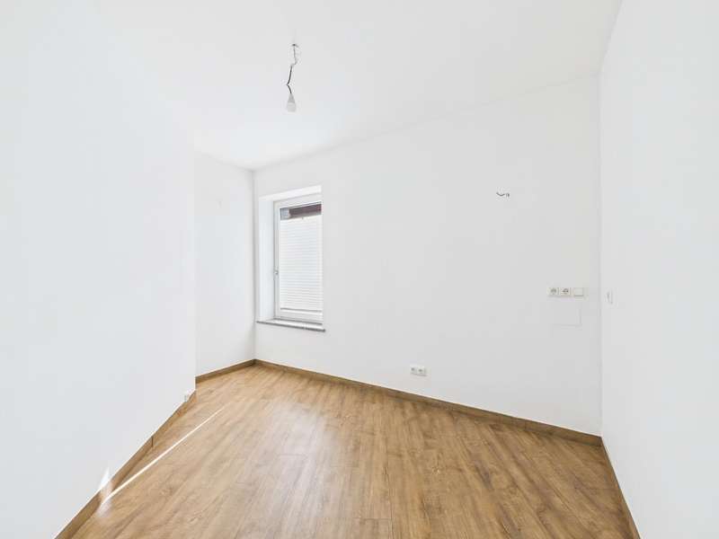 CAM04191G0-PR0042-STILL005