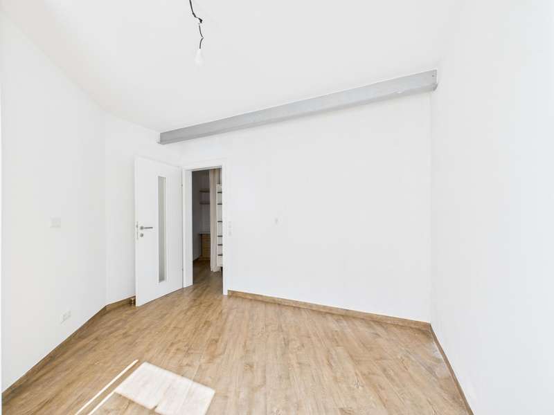 CAM04191G0-PR0042-STILL011