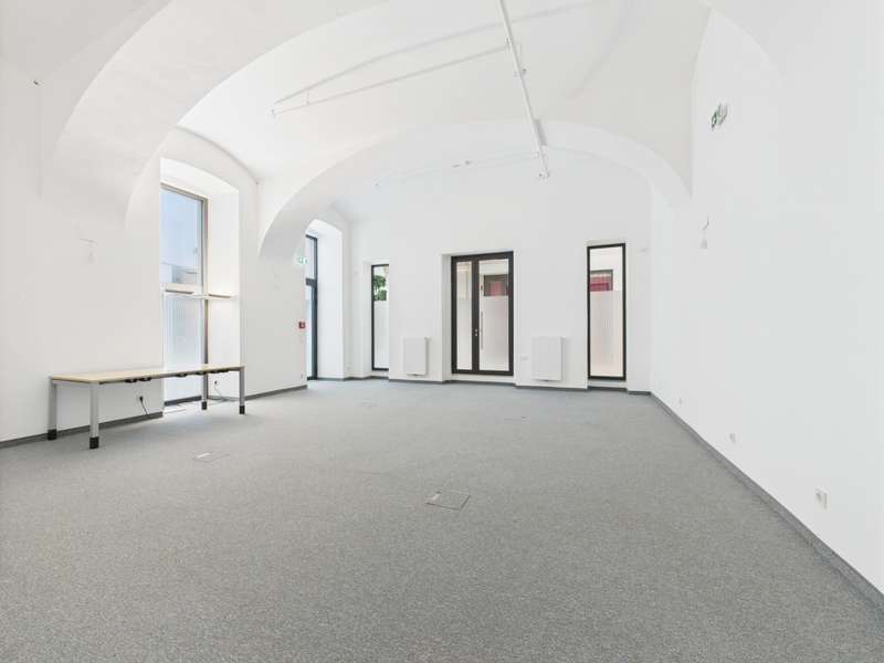 CAM04191G0-PR0048-STILL007