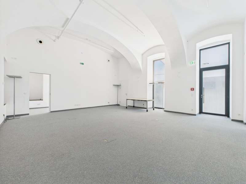 CAM04191G0-PR0048-STILL002