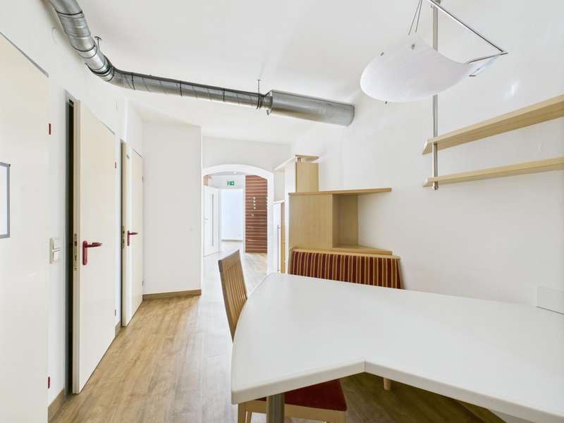 CAM04191G0-PR0042-STILL010