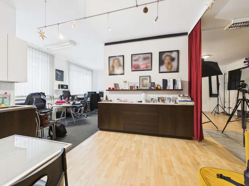 CAM04191G0-PR0085-STILL004