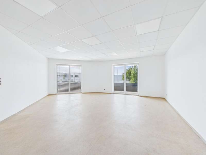 Büro Steyregg: CAM04191G0-PR0102-STILL002 CAM04191G0-PR0102-STILL002