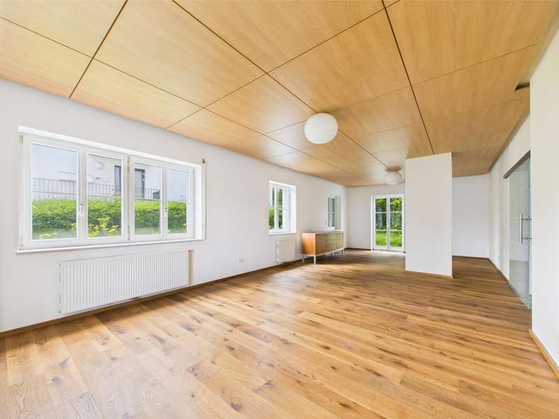 CAM04191G0-PR0037-STILL006