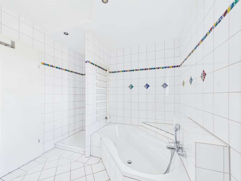 CAM04191G0-PR0037-STILL013