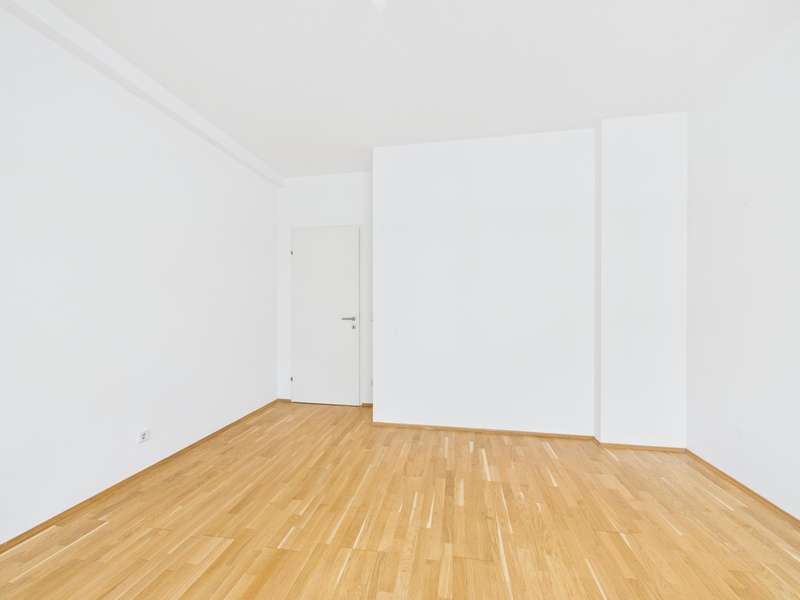 CAM04191G0-PR0076-STILL013